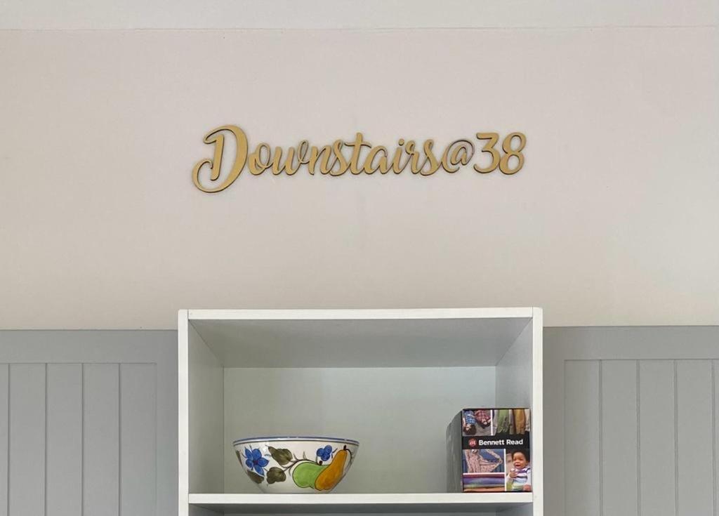 Апартаменты Downstairs @38 Порт-Элизабет Экстерьер фото